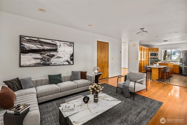 2090 SW Putnam Drive, Oak Harbor, WA 98277