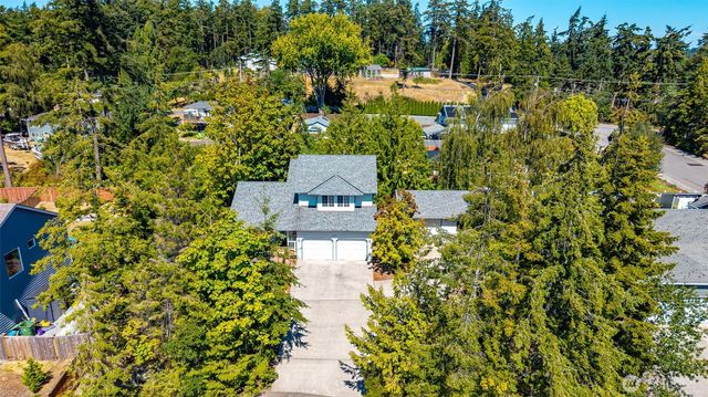 2090 SW Putnam Drive, Oak Harbor, WA 98277
