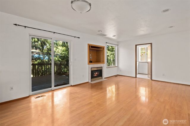 2090 SW Putnam Drive, Oak Harbor, WA 98277