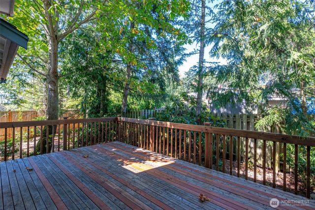 2090 SW Putnam Drive, Oak Harbor, WA 98277
