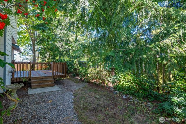2090 SW Putnam Drive, Oak Harbor, WA 98277