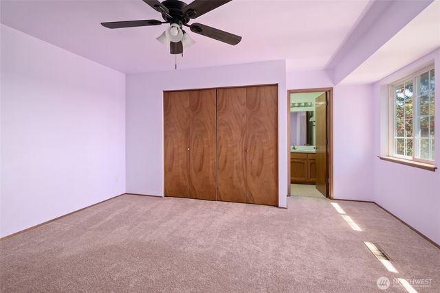 2090 SW Putnam Drive, Oak Harbor, WA 98277