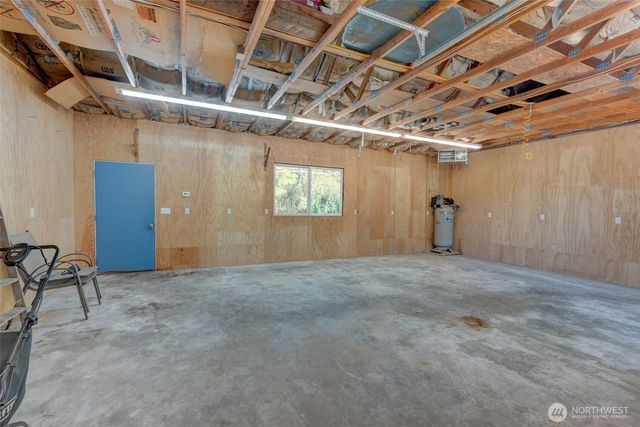 2090 SW Putnam Drive, Oak Harbor, WA 98277