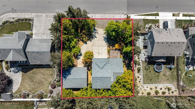 2090 SW Putnam Drive, Oak Harbor, WA 98277