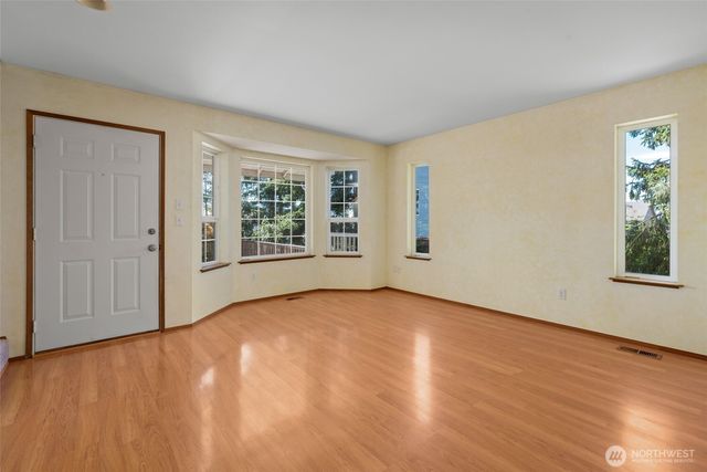 2090 SW Putnam Drive, Oak Harbor, WA 98277
