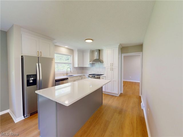 10635 Hickory Hill Court, Kirtland, OH 44094