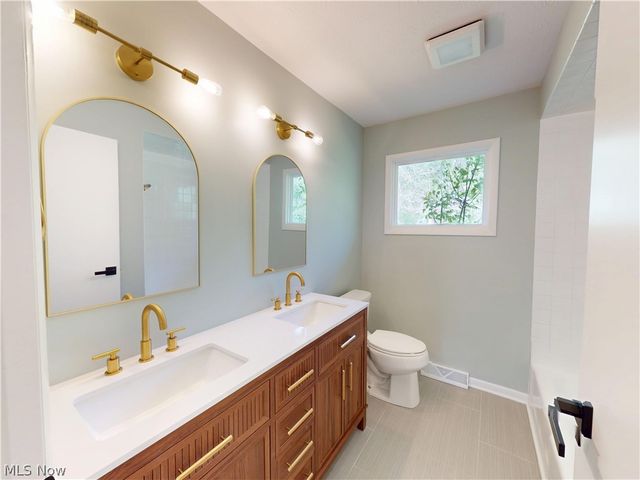 10635 Hickory Hill Court, Kirtland, OH 44094