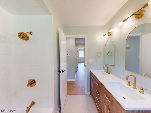 10635 Hickory Hill Court, Kirtland, OH 44094