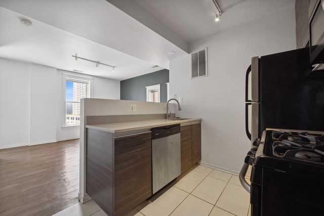 30 E Roosevelt Road 204, Chicago, IL 60605