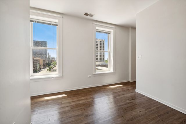 30 E Roosevelt Road 204, Chicago, IL 60605