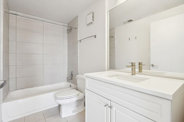 30 E Roosevelt Road 204, Chicago, IL 60605
