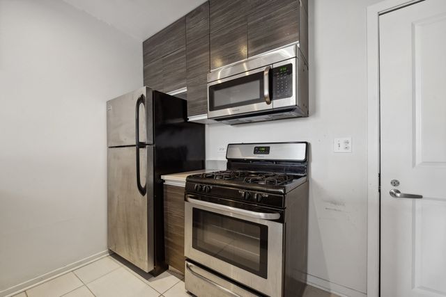 30 E Roosevelt Road 204, Chicago, IL 60605