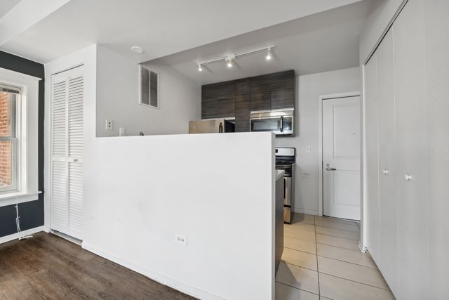 30 E Roosevelt Road 204, Chicago, IL 60605