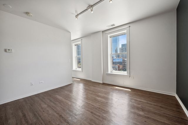30 E Roosevelt Road 204, Chicago, IL 60605
