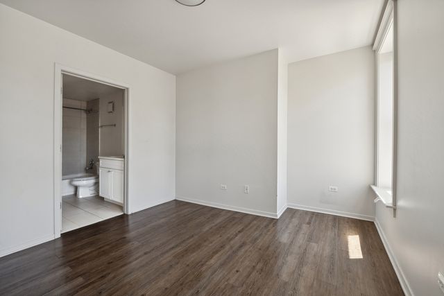 30 E Roosevelt Road 204, Chicago, IL 60605