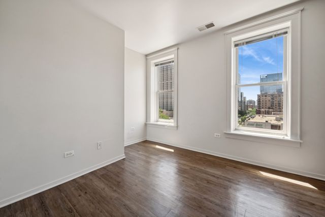 30 E Roosevelt Road 204, Chicago, IL 60605