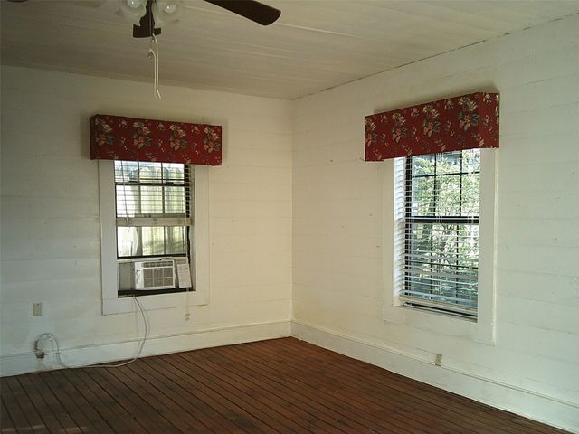 1007 N Center Street, Bonham, TX 75418