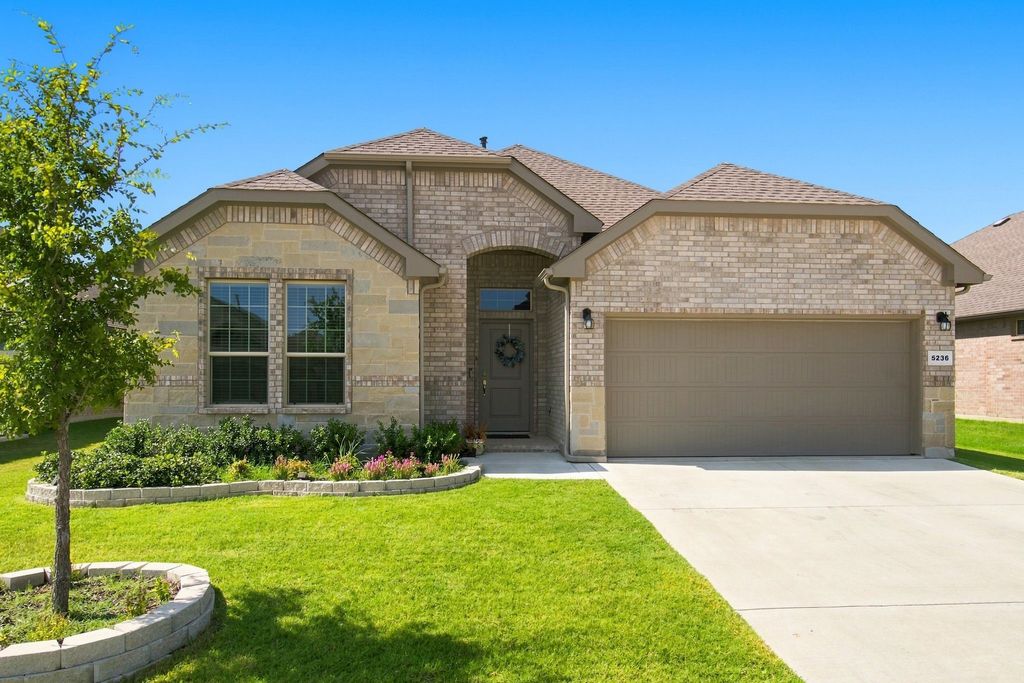 5236 Meadow Lane, Krum, TX 76249