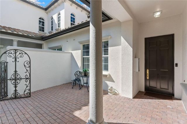 3695 Montreux LN # 8, Naples, FL 34114