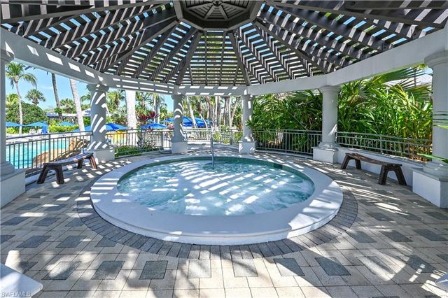 3695 Montreux LN # 8, Naples, FL 34114