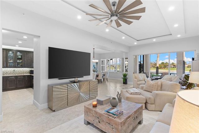 3695 Montreux LN # 8, Naples, FL 34114