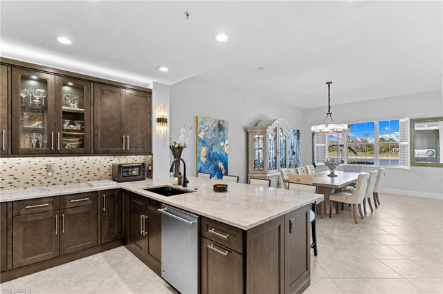 3695 Montreux LN # 8, Naples, FL 34114