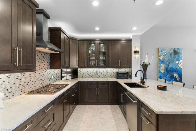 3695 Montreux LN # 8, Naples, FL 34114