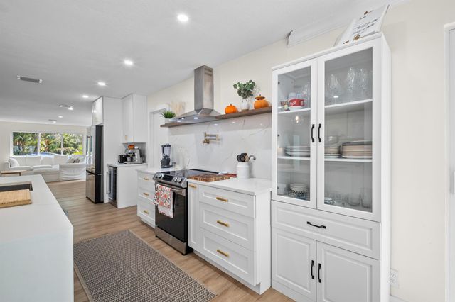 2421 SW 29th Way, Fort Lauderdale, FL 33312