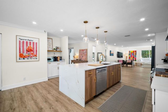 2421 SW 29th Way, Fort Lauderdale, FL 33312