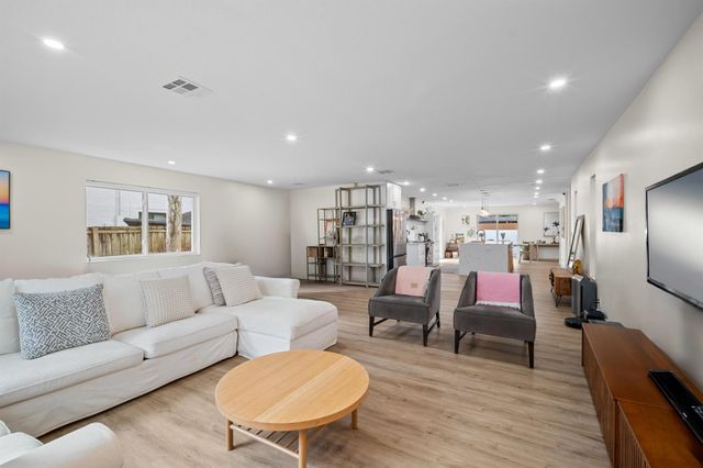 2421 SW 29th Way, Fort Lauderdale, FL 33312