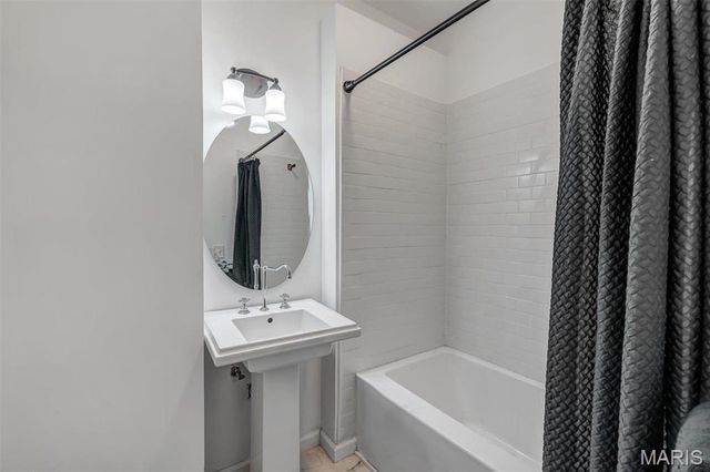 7227 Pennsylvania Avenue, St Louis, MO 63111