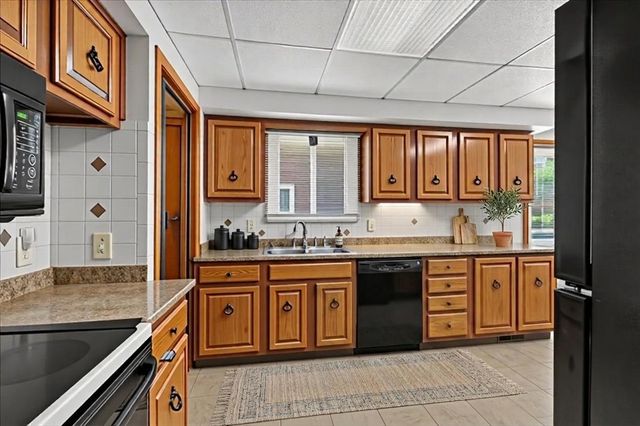 15640 Stricker Avenue, Eastpointe City, MI 48021