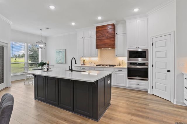 39561 Hernando De Soto Dr, Darrow, LA 70725