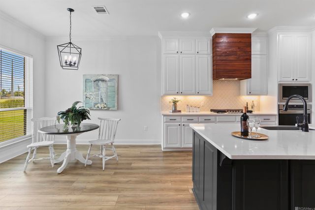 39561 Hernando De Soto Dr, Darrow, LA 70725