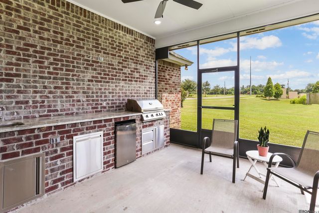 39561 Hernando De Soto Dr, Darrow, LA 70725