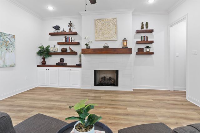 39561 Hernando De Soto Dr, Darrow, LA 70725