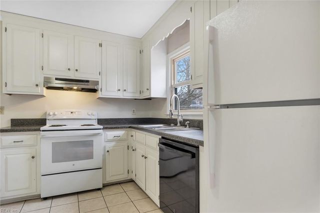 14214 Penrith LN, Newport News, VA 23602