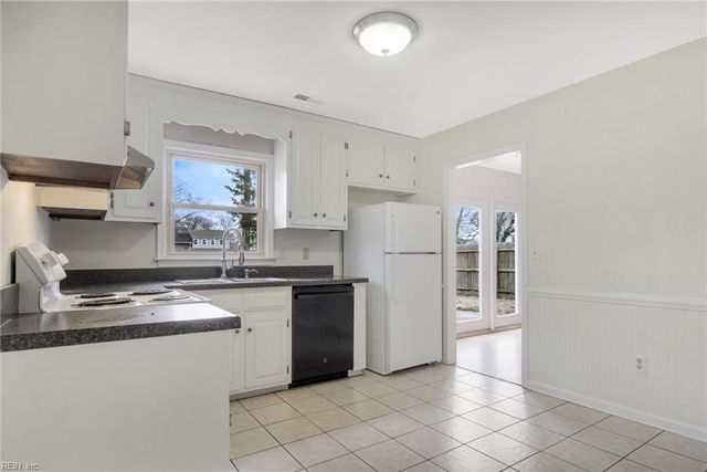 14214 Penrith LN, Newport News, VA 23602