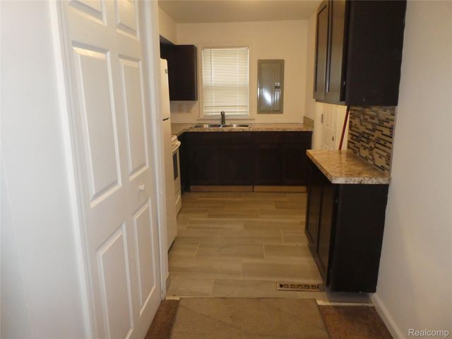 35209 Sheridan Street, Westland, MI 48185