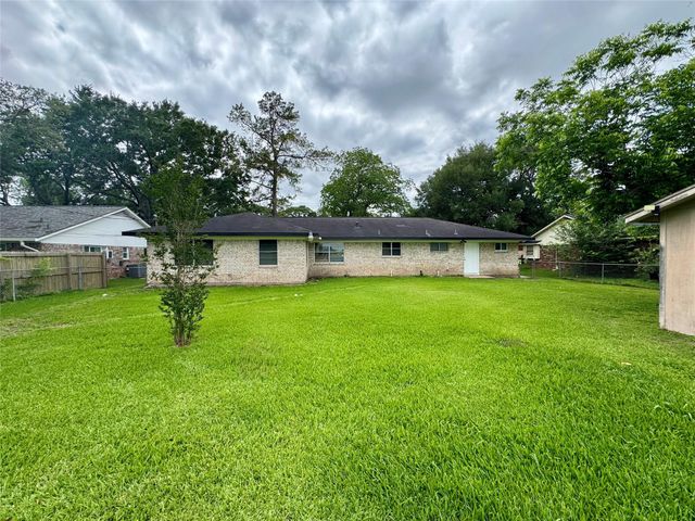 2013 Crestwood Drive, Richmond, TX 77469