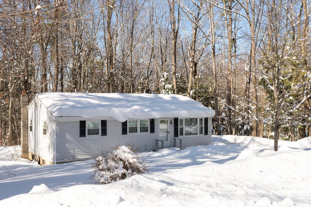 54 Woodland Grove Road, Conway, NH 03818