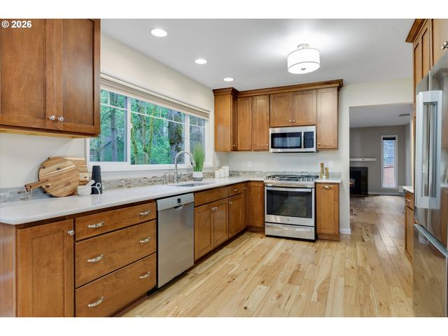 18679 INDIAN CREEK Dr, Lake Oswego, OR 97035