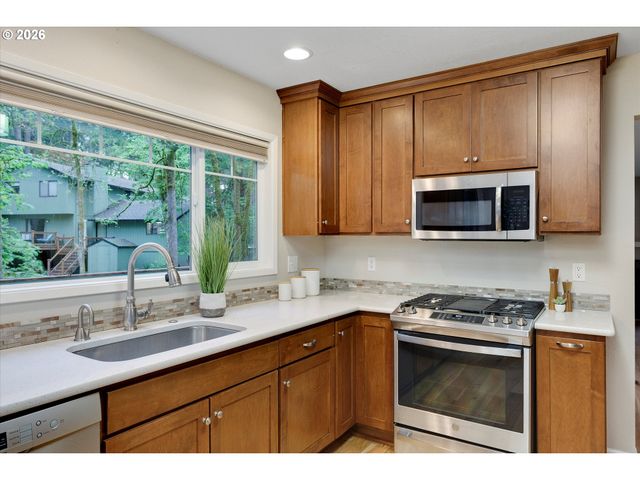 18679 INDIAN CREEK Dr, Lake Oswego, OR 97035
