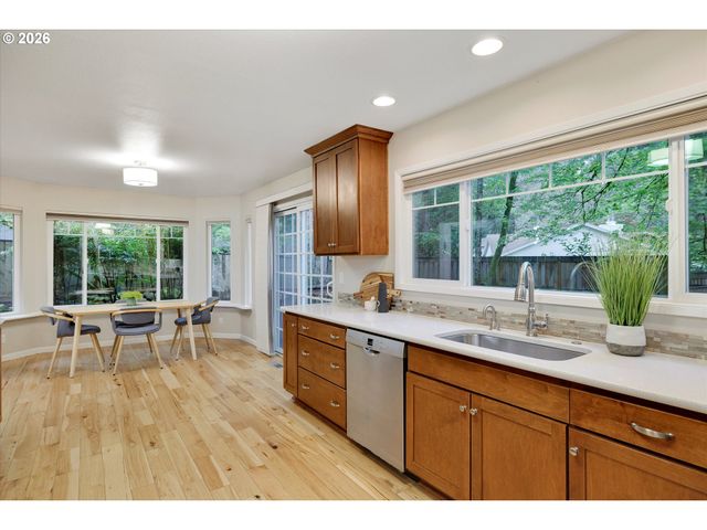 18679 INDIAN CREEK Dr, Lake Oswego, OR 97035