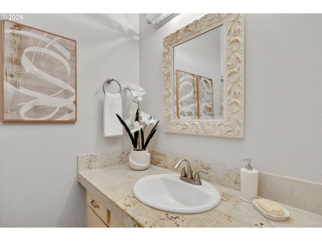 18679 INDIAN CREEK Dr, Lake Oswego, OR 97035