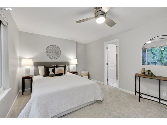 18679 INDIAN CREEK Dr, Lake Oswego, OR 97035