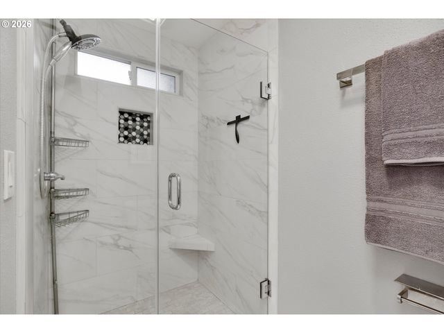 18679 INDIAN CREEK Dr, Lake Oswego, OR 97035