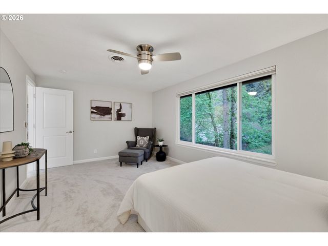 18679 INDIAN CREEK Dr, Lake Oswego, OR 97035