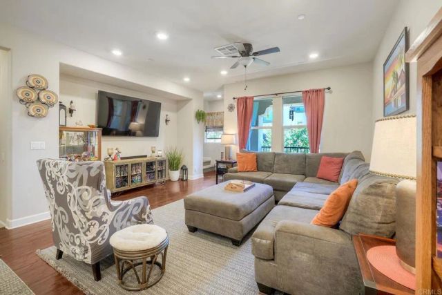 1576 CASTILLO Way 45, Vista, CA 92081