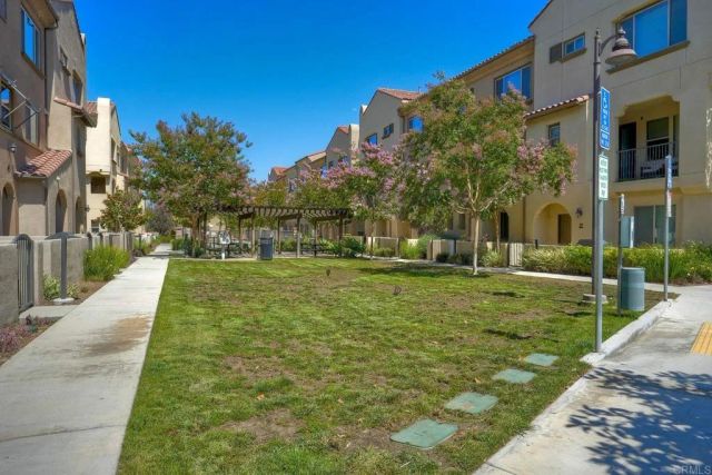 1576 CASTILLO Way 45, Vista, CA 92081